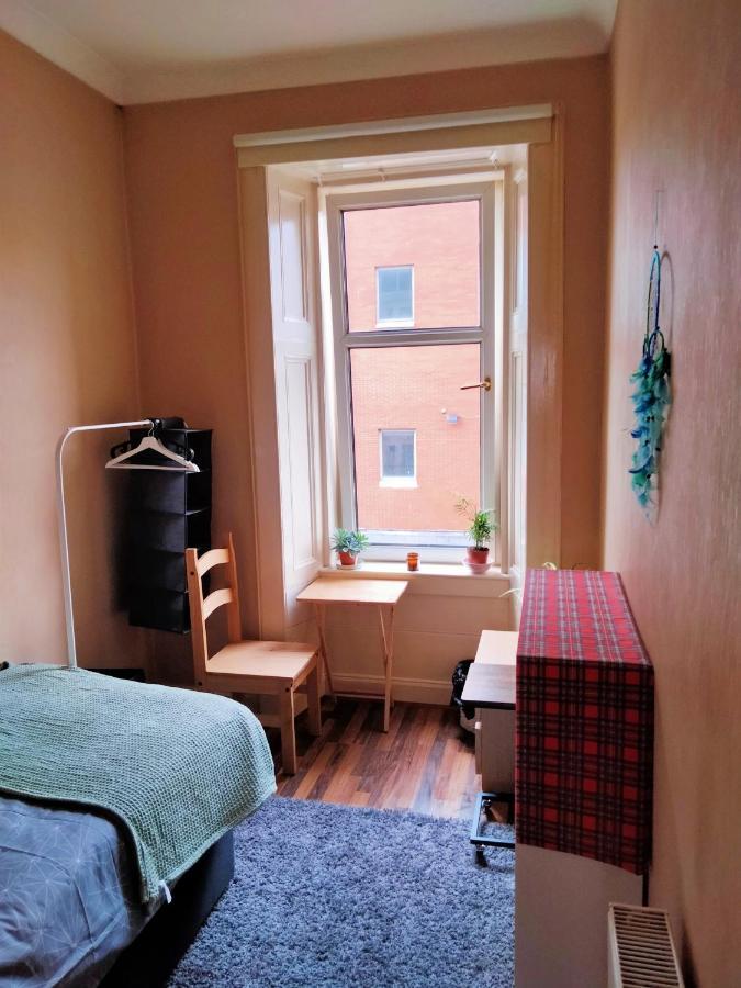 Spacious Flat In Bridgeton, Glasgow Exterior photo